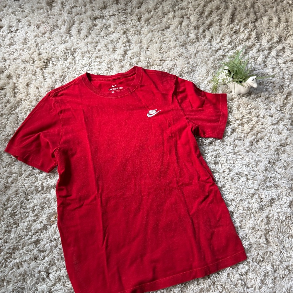 Bold Nike Vibrant Red Tee athletic men’s shirt the Nike Tee breathable with Logo